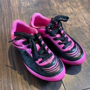 Little kids soccer cleats, size 9, pink and black, EUC